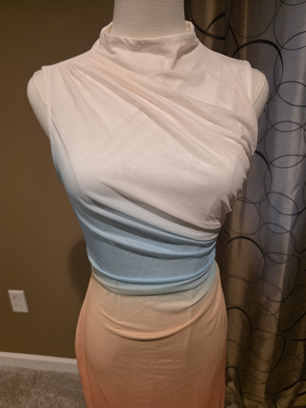 Gradient Mesh Backless Maxi Dress. - Picture 5 of 7